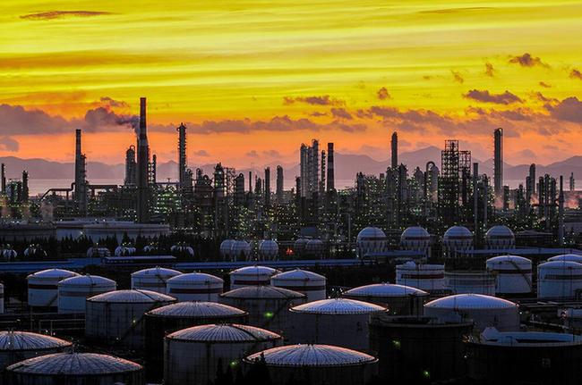 鎮(zhèn)海煉化 綠色石化實力擔(dān)當(dāng)，為美好生活加油